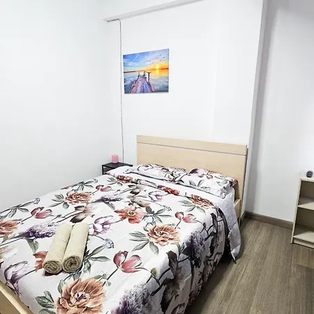 Pansiyon Downtown Rooms, 200m From Marina *