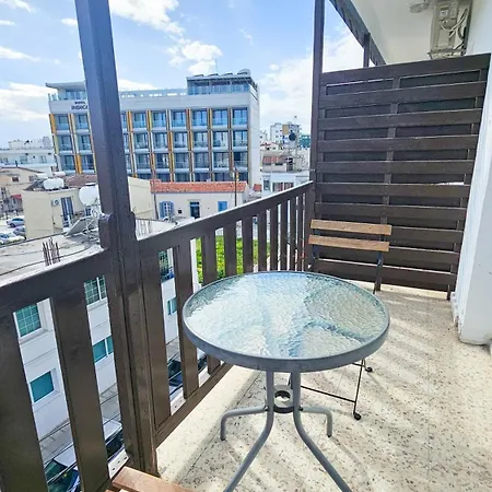 Downtown Rooms, 200m From Marina Ларнака