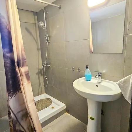 Downtown Rooms, 200m From Marina