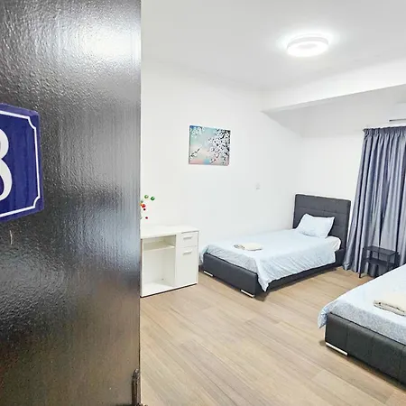 Downtown Rooms, 200m From Marina