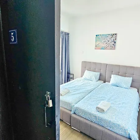 منزل للإقامة Downtown Rooms, 200m From Marina *