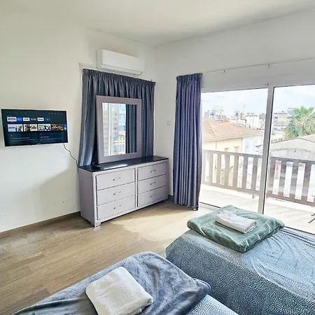 Downtown Rooms, 200m From Marina منزل للإقامة لارنكا