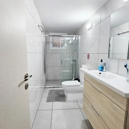 Downtown Rooms, 200m From Marina Homestay Larnaca