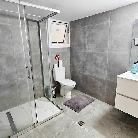 ホームステイ Downtown Rooms, 200m From Marina ラルナカ