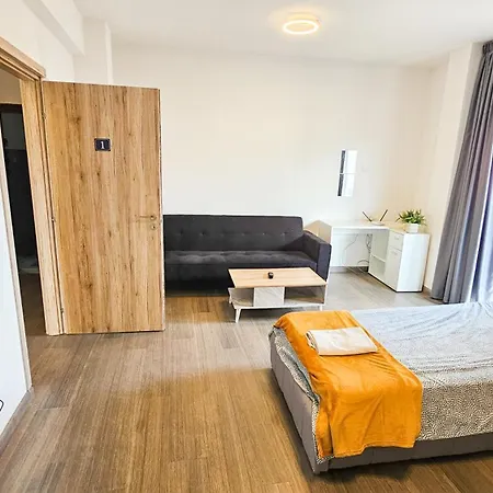 Downtown Rooms, 200m From Marina Larnaca